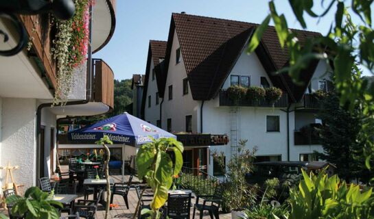 LANDIDYLL HOTEL ZUM ALTEN SCHLOß Kirchensittenbach