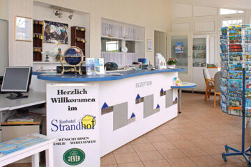 FAMILIEN- & APARTHOTEL STRANDHOF (B&B) Tossens