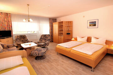 FAMILIEN- & APARTHOTEL STRANDHOF (B&B) Tossens