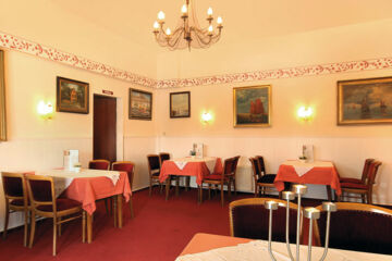 FAMILIEN- & APARTHOTEL STRANDHOF (B&B) Tossens