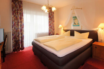 FAMILIEN- & APARTHOTEL STRANDHOF (B&B) Tossens