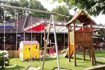 FAMILIEN- & APARTHOTEL STRANDHOF (B&B) Tossens