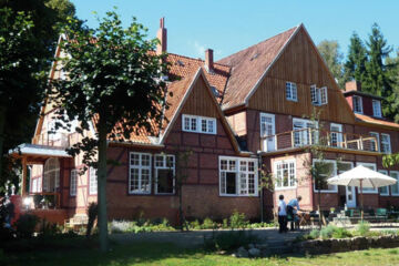 HOTEL WALDHOF AUF HERRENLAND (B&B) Mölln