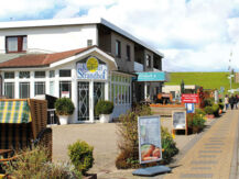 FAMILIEN- & APARTHOTEL STRANDHOF (B&B) Tossens